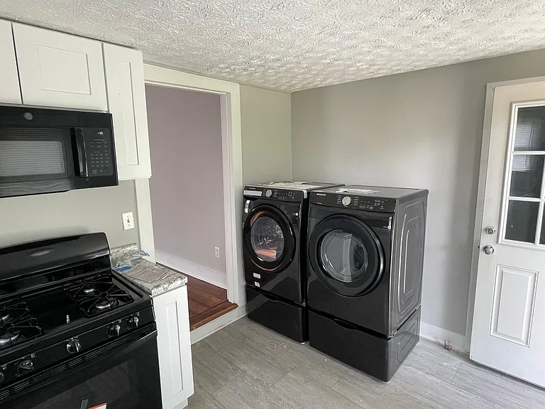 1328 Short St — Photo 8