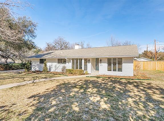 2nd image of 612 Oakpark Dr