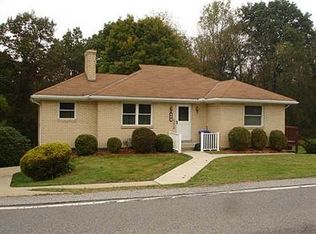 932 Cliff Mine Rd, Coraopolis, PA 15108