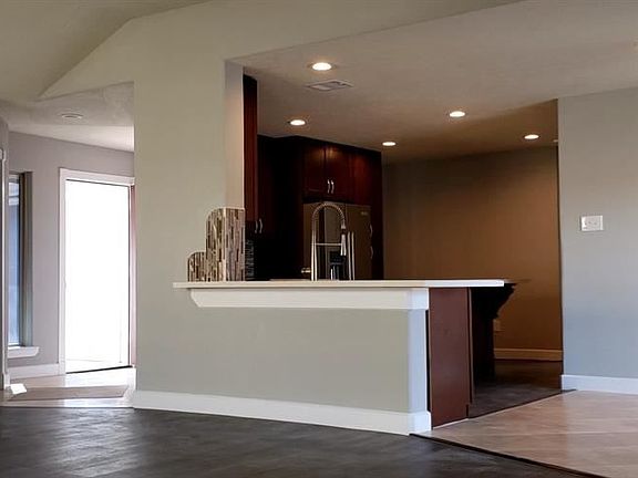 5th image of 207 Shiloh Dr