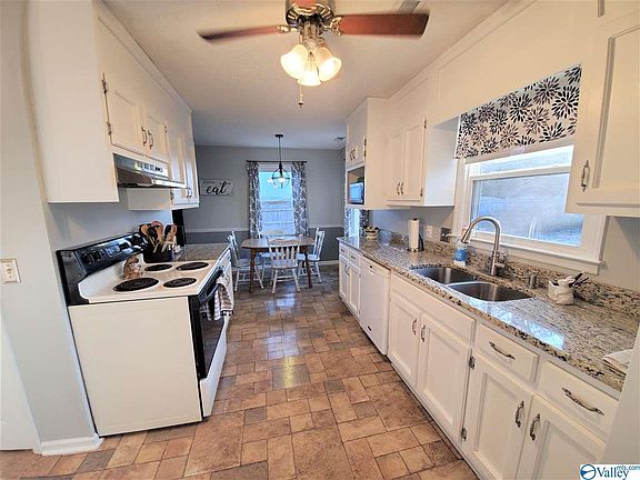 4th image of 102 Pickering Cir