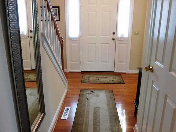 3rd image of 6303 Foxwood Ct