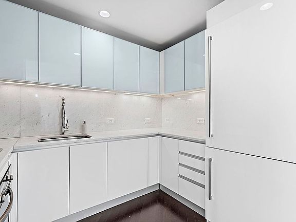5th image of 77 Hudson St APT 1902