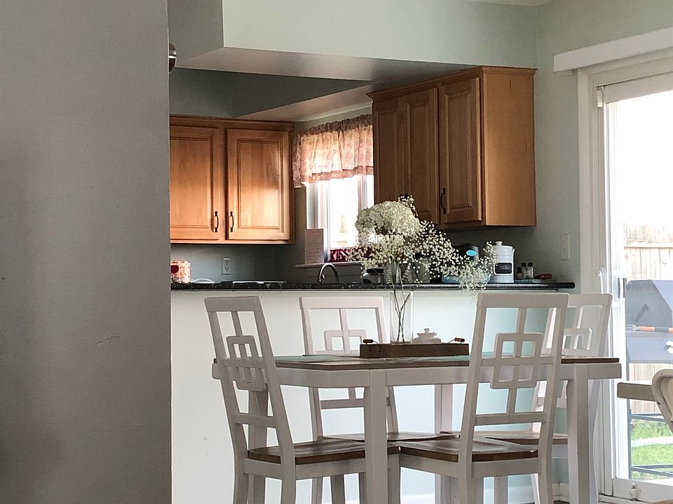 2nd image of 1504 Brookwood Cres