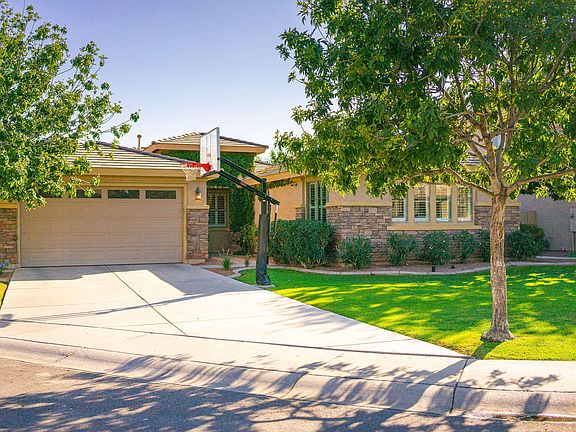 2nd image of 1527 E Bluebird Ct