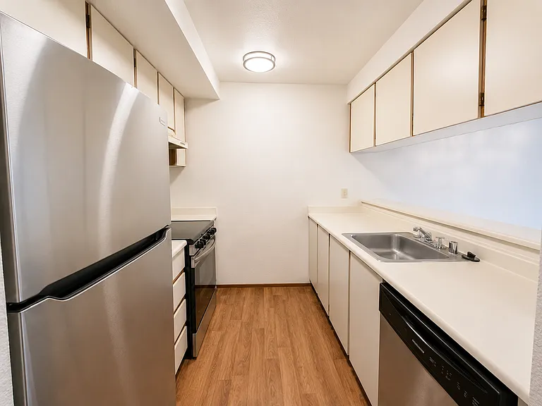 Shorecrest Apartments — Photo 9