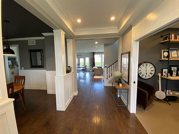 2nd image of 2002 Hillpointe Pl