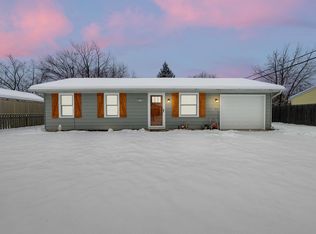 8108 Newfield Dr, Fort Wayne, IN 46815