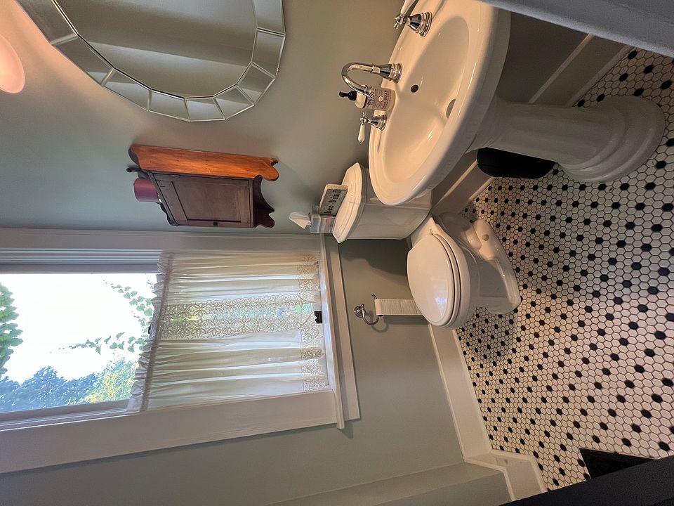 2nd image of 708 Somonauk St
