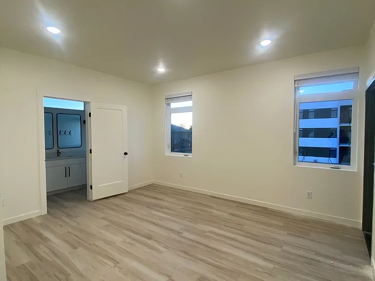 311 E Lorene St — Photo 5