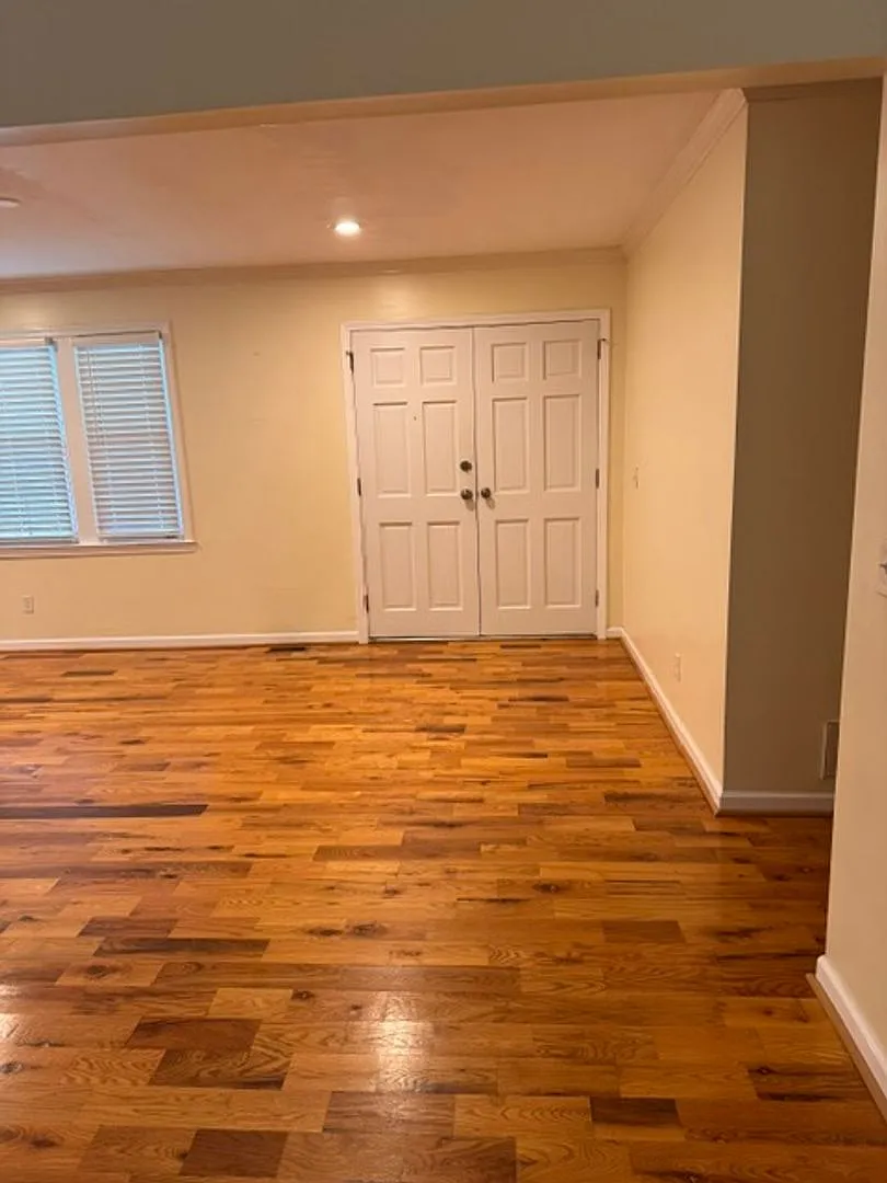 Building Photo - 3220 Woodsen Cir
