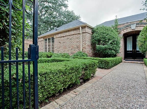 2nd image of 39 Stonecourt Dr