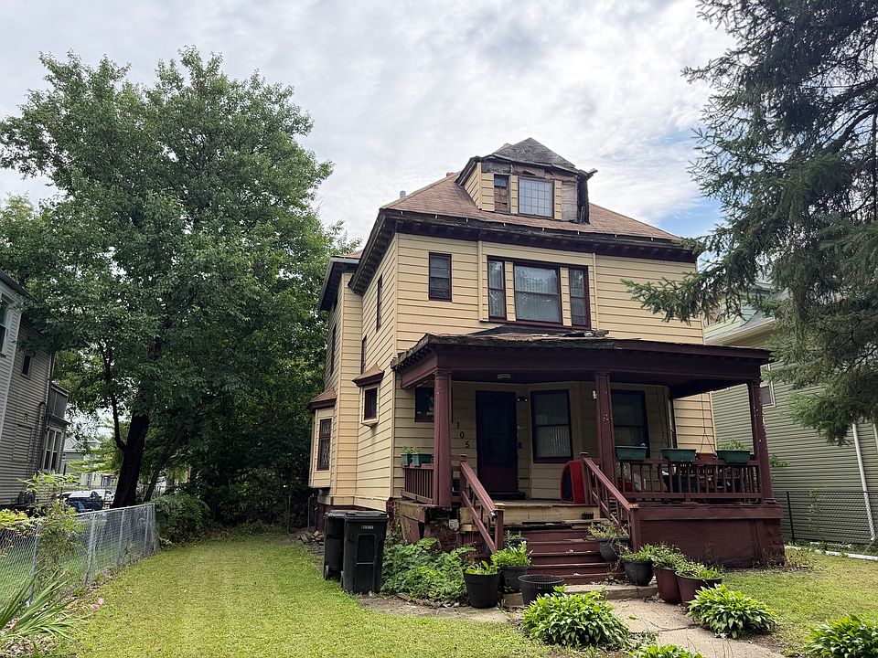 1st image of 105 S Waller Ave