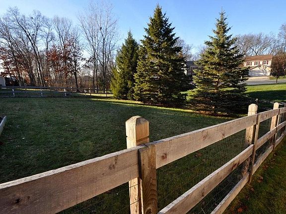 2nd image of 5520 Wolf Run Dr