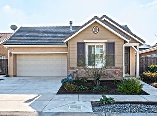 2401 E Prestwick Ave, Fresno, CA