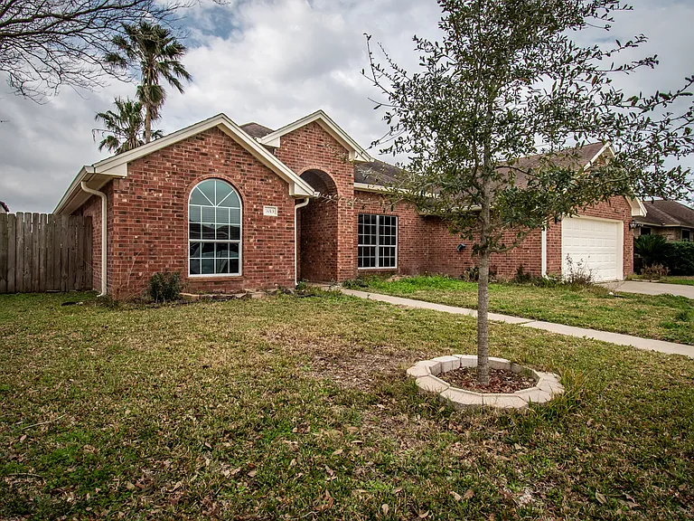 7013 Madiera Dr — Photo 1