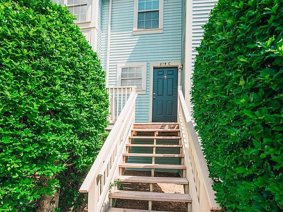 3rd image of 215 Fernwood Pl #C