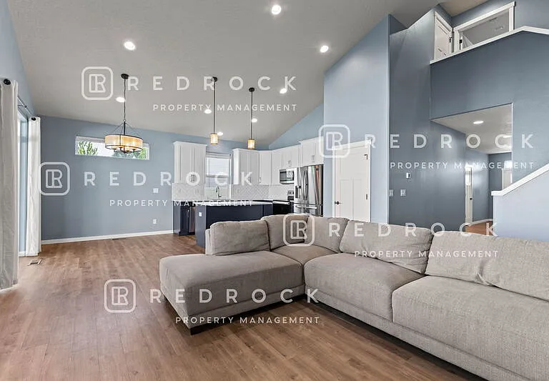 1725 N Meyers Ct — Photo 11