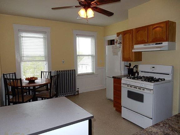 Eat-in Kitchen