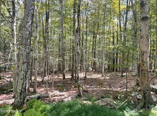 Fawn Rd, Hawley, PA 18428