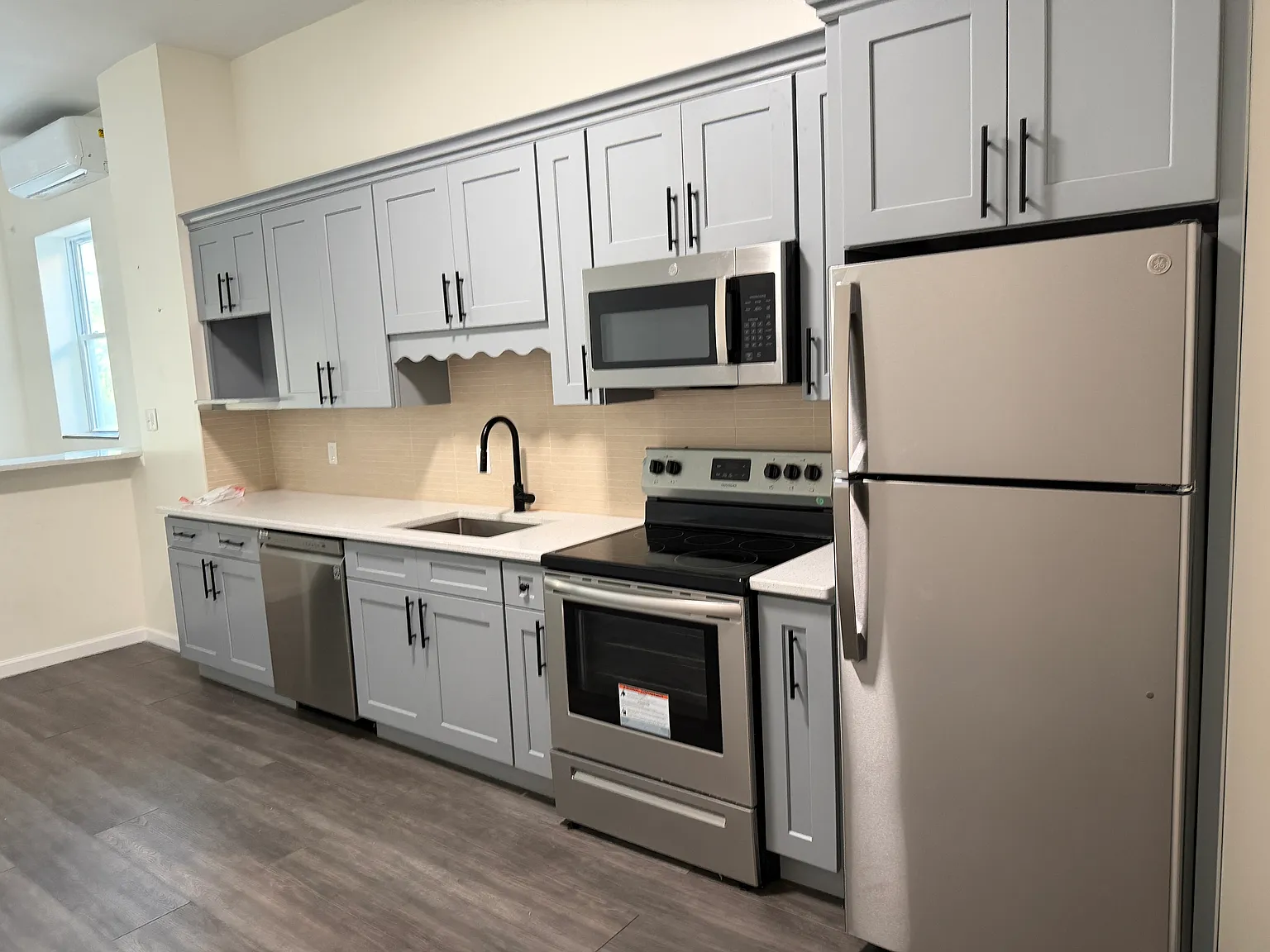 2 bed, 1.5 bath, 850 sqft, $1,700 — Photo 1