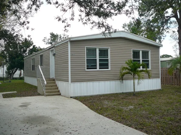 1205 W Joy Lane, Fort Pierce, FL 34945