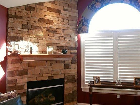 4th image of 2700 Canterbury Cir #D