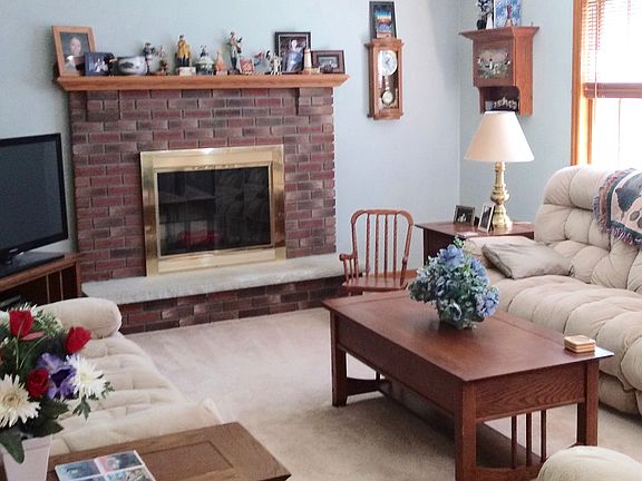 3rd image of 7 Brookside Dr