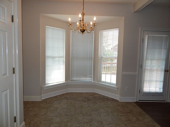 5th image of 2109 Elderberry Dr