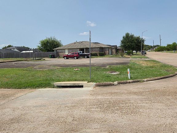 4th image of 5258 Park Village Dr