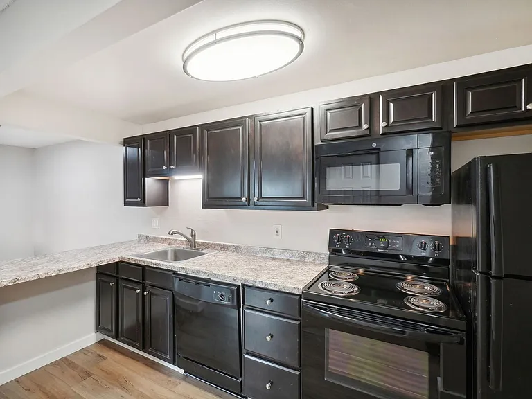 Westport Apartments — Photo 15