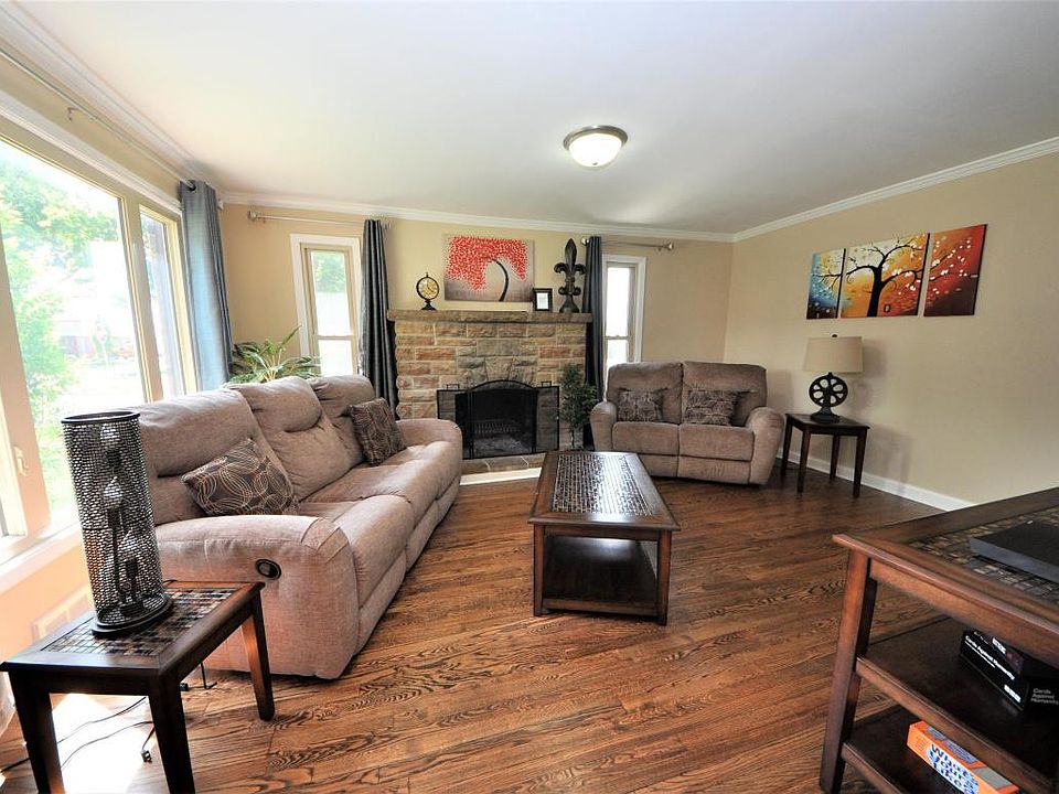 2nd image of 4631 S Pine Ave