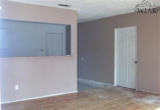 2nd image of 101 Grace St