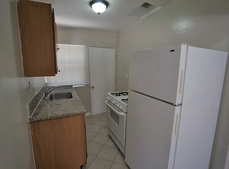4265 Euclid Ave #4 — Photo 6