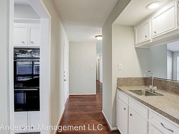 5th image of 1002 Oxborough Dr