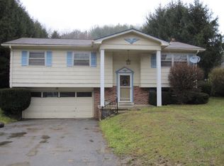 Airport Rd, Bluefield, WV 24701