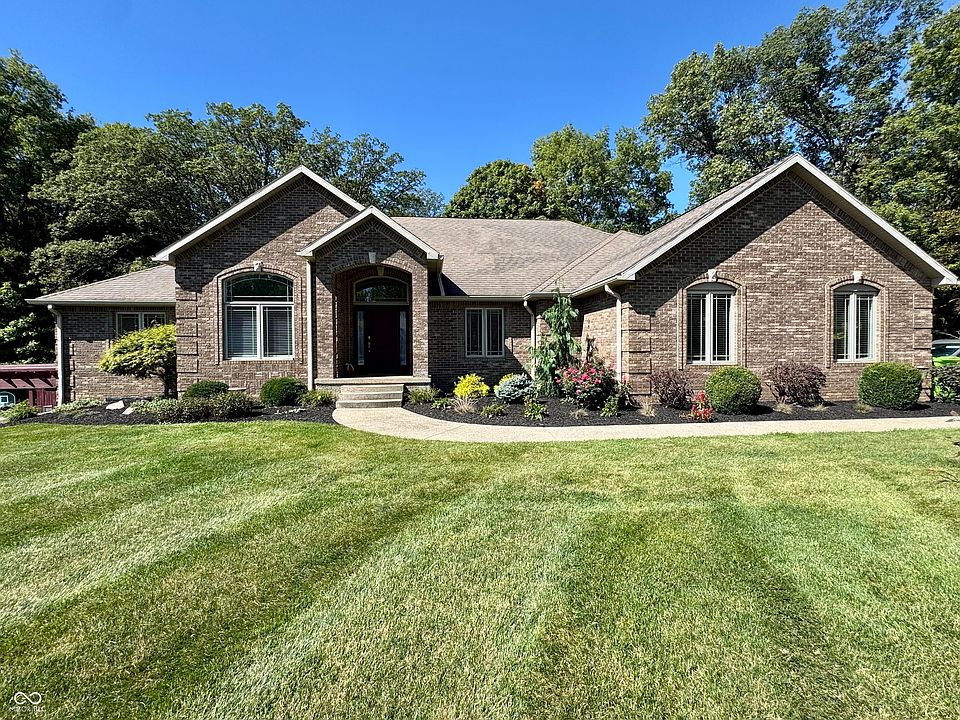 1st image of 1345 S Oakridge Ln