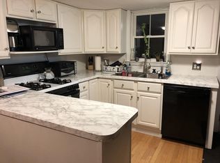 39 Plymouth St, Carver, MA 02330