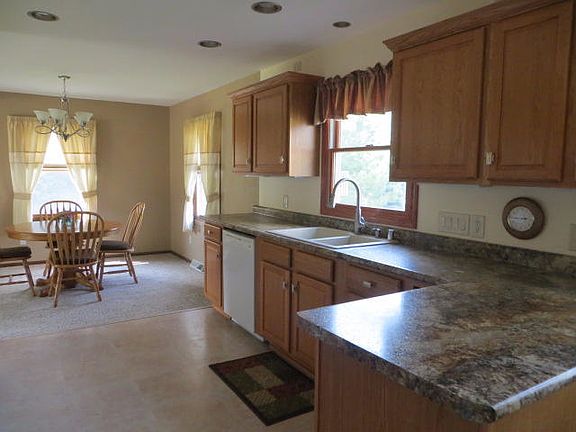 5th image of 842 Oxford Dr