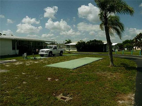 2nd image of 618 NE Tahiti Way