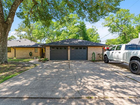 3rd image of 843 Fall Creek Dr