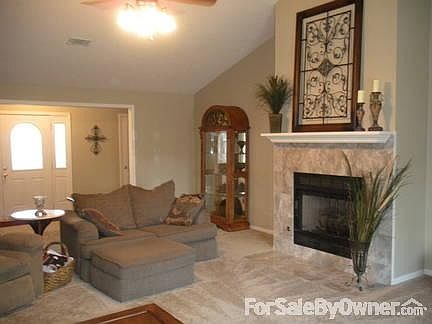 Kitchen w/breakfast nook
						:
						Tile floors