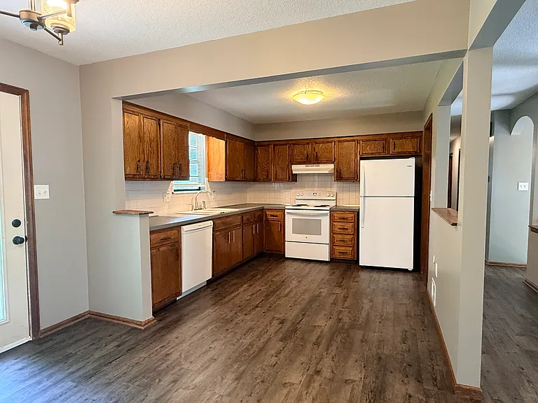 1700 SW Speas Dr — Photo 3