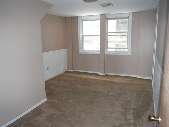 5th image of 132 Glen St #1