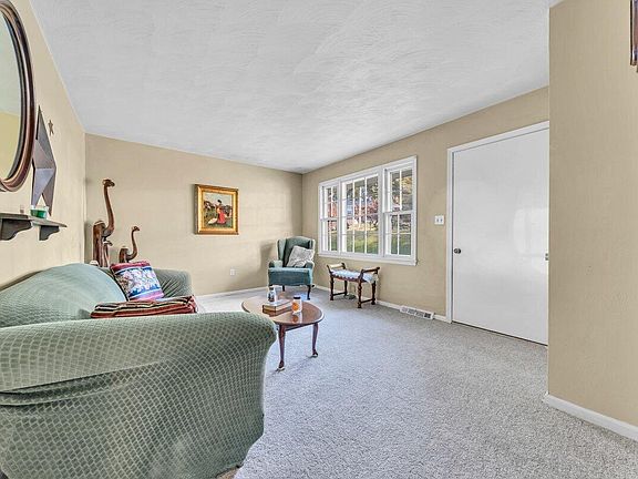 4th image of 826 Brownwood Dr NW