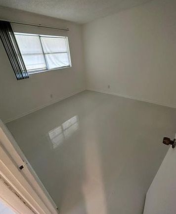 5th image of 610 SE 2nd Ave #2L