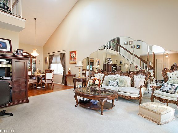 3rd image of 908 Apple Dr