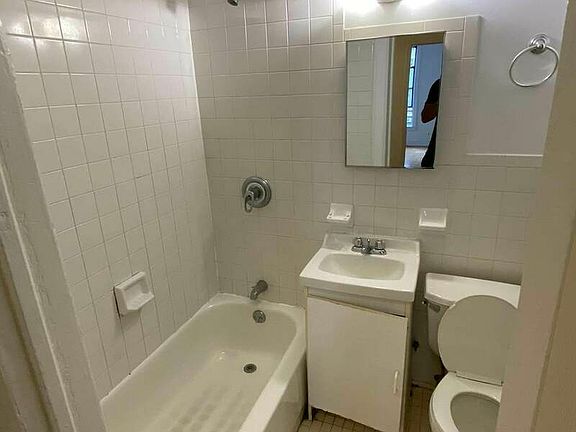 5th image of 1293 1st Ave #8A