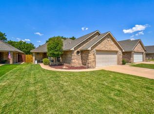 27 NW Heatherstone Dr, Lawton, OK 73505