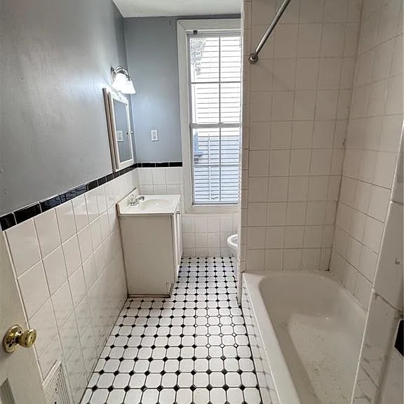 1402 Westminster St #2R — Photo 6
